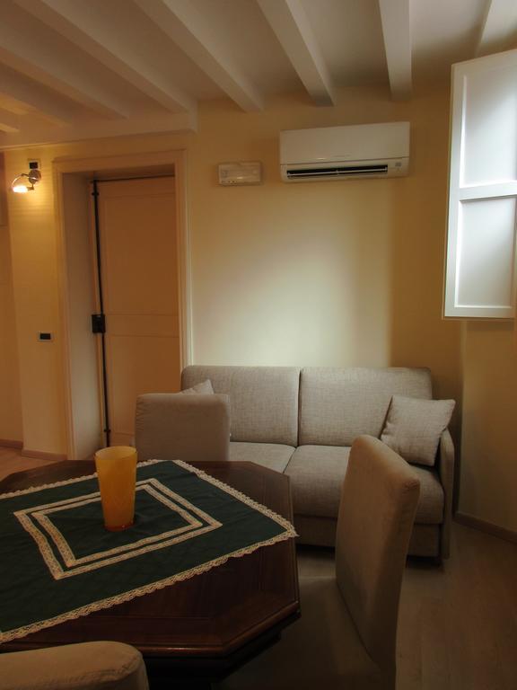 Mimi Apartment Lucques Chambre photo